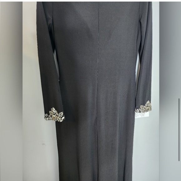 Mac Duggal NWT black FLORAL EMBELLISHED
FAUX WRAP JERSEY GOWN size 6 - Picture 5 of 11